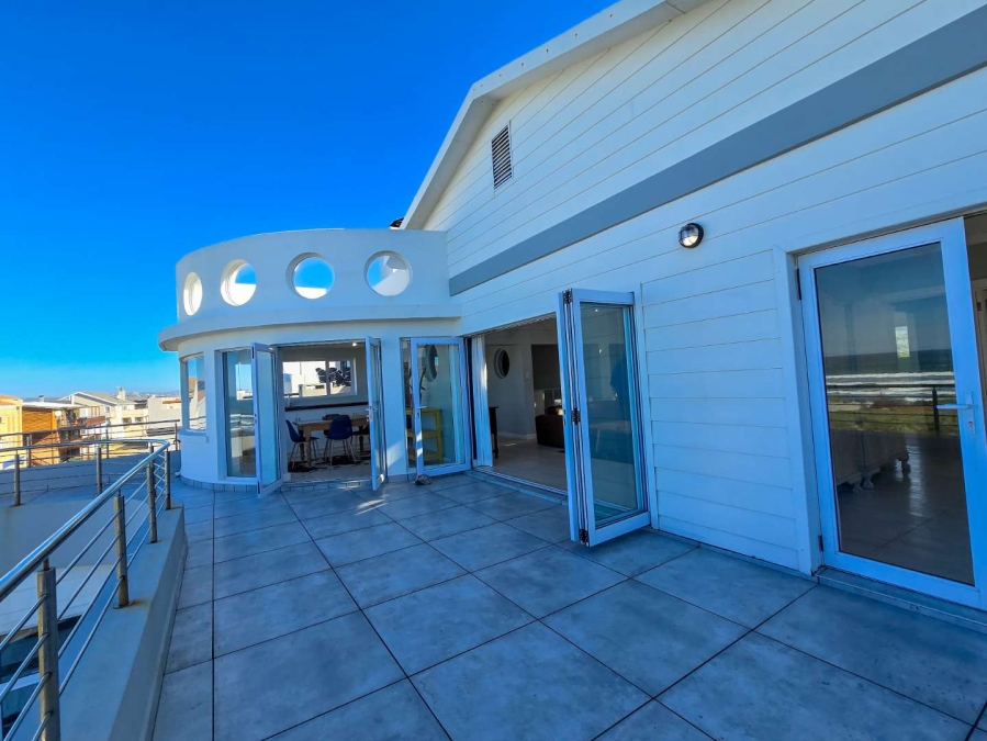 4 Bedroom Property for Sale in Stilbaai Oos Western Cape